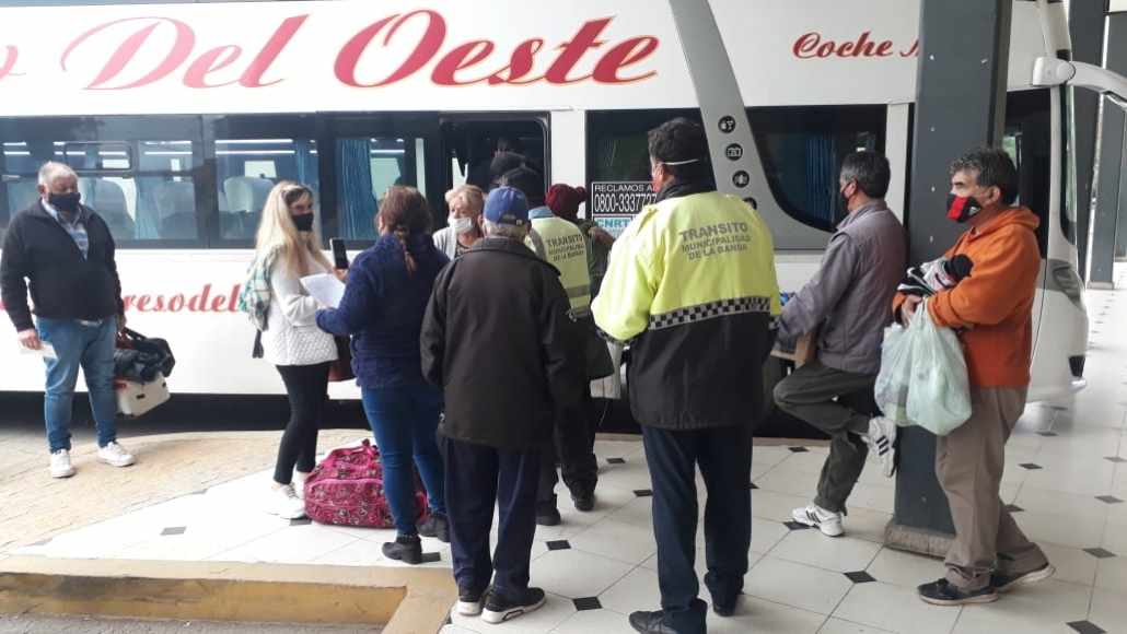 LA BANDA INTERCEPTAN A PASAJEROS