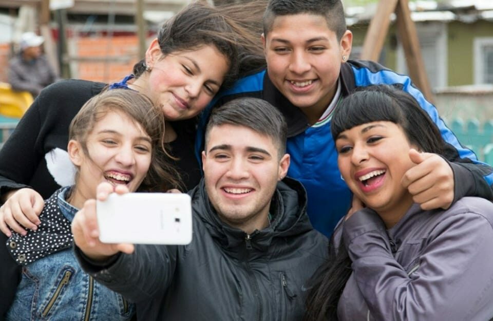ADOLESCENTES