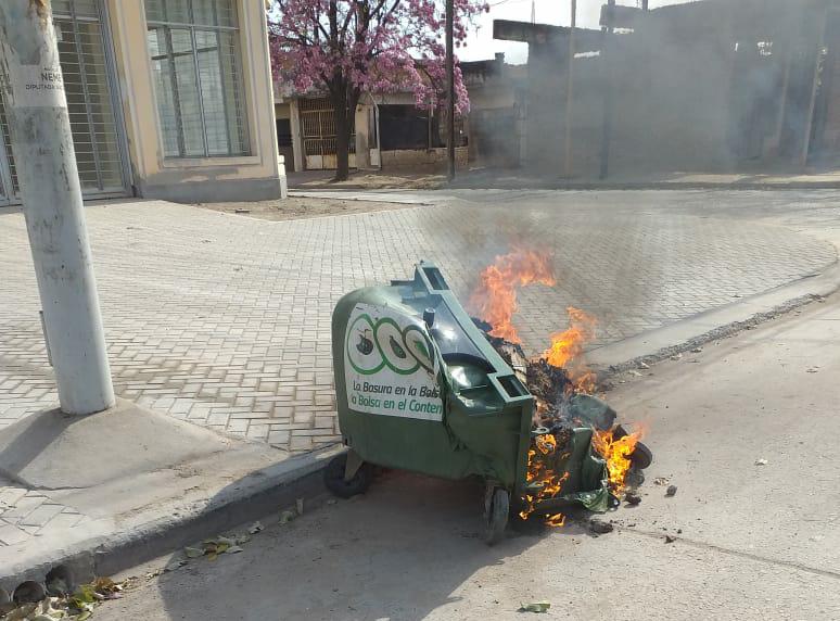 ALERTA BANDA CONTENEDORES QUEMADOS