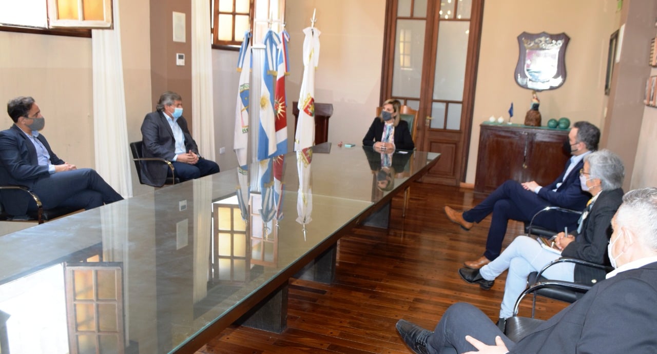 FUENTES CON EMPRESRIOS HILTON
