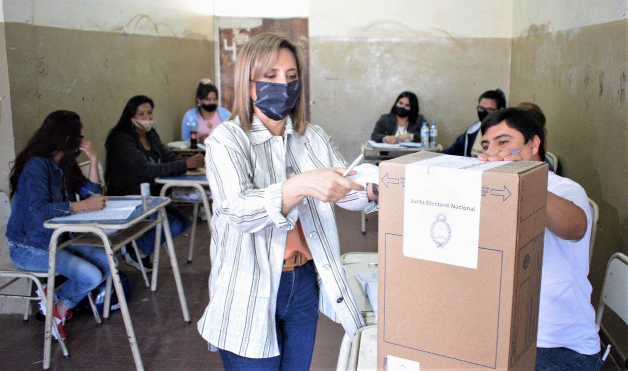 FUENTES VOTANDO