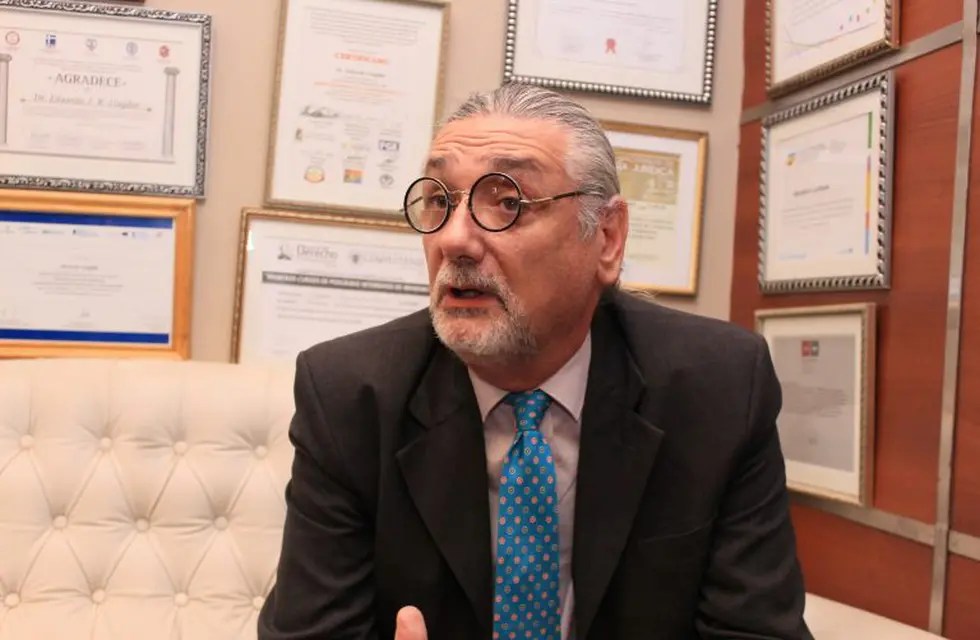 DR. EDUARDO LLUGDAR