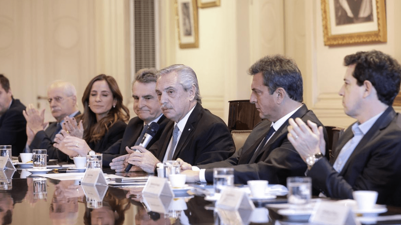 ALBERTO FERNANDEZ RENUNCIAS