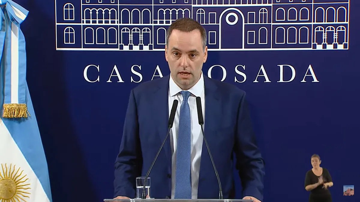 manuel-adorni