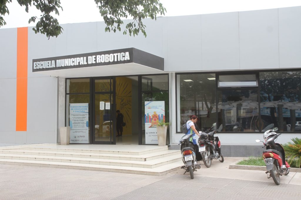 ESCUELA DE ROBOTICA