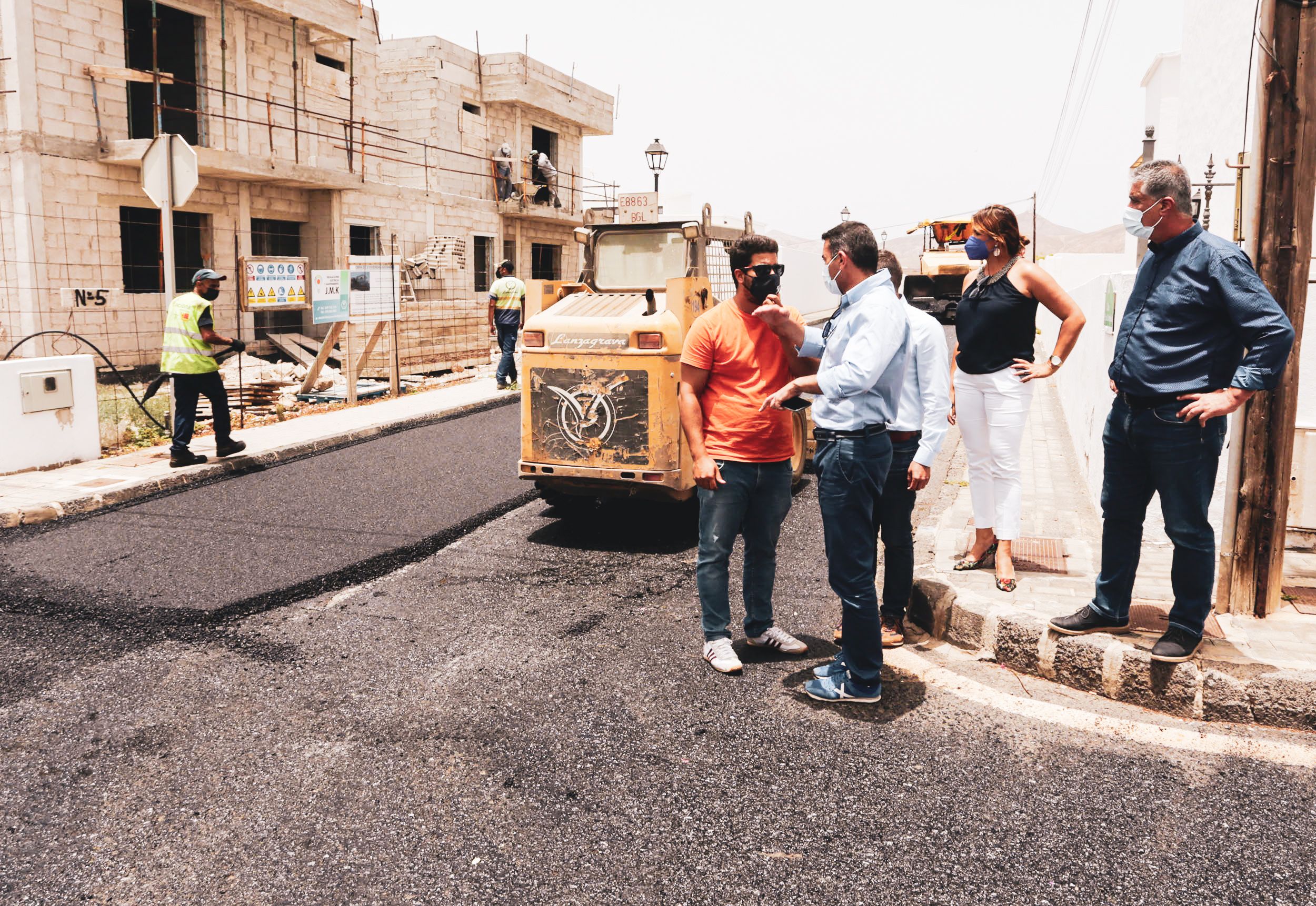 Lee más sobre el artículo Teguise invertirá 2,8 millones de euros en un plan de asfaltado y mejora de señalización vial