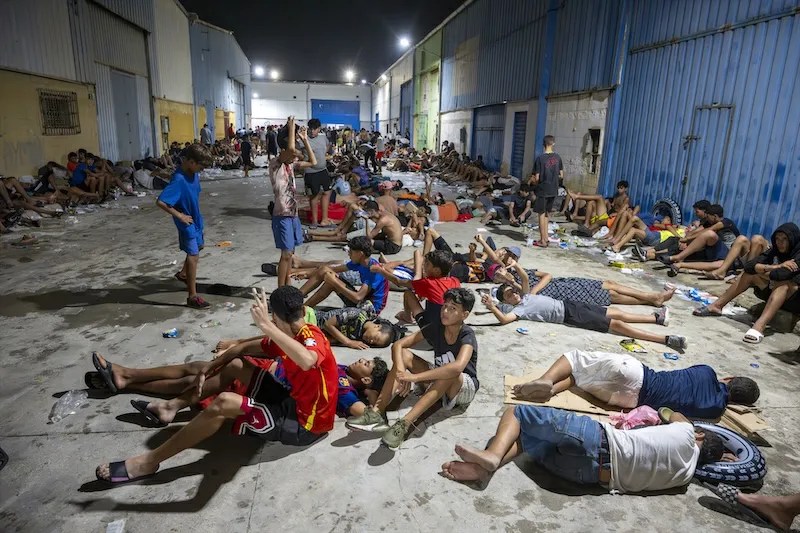 ONG entrega 2,000 comidas diarias a migrantes en Ceuta