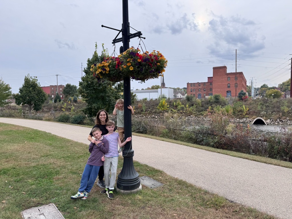 Anna Greenberg's great granddaughter and great-great grandsons at her address in Dubuque.