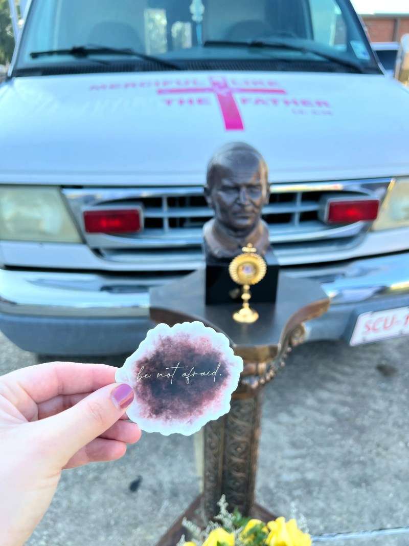 Do Not Be Afraid Emily Romrell - Download Professional Minimal Wallpaper | 8K