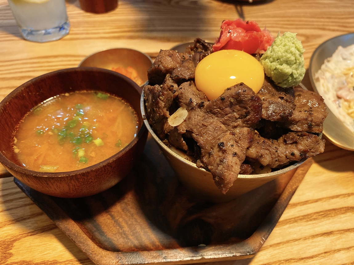 絕對會再訪！乙之路三街站超人氣진작餐廳❤️極致美味明太子奶油義大利麵、讓人停不了口的牛排蓋飯😍