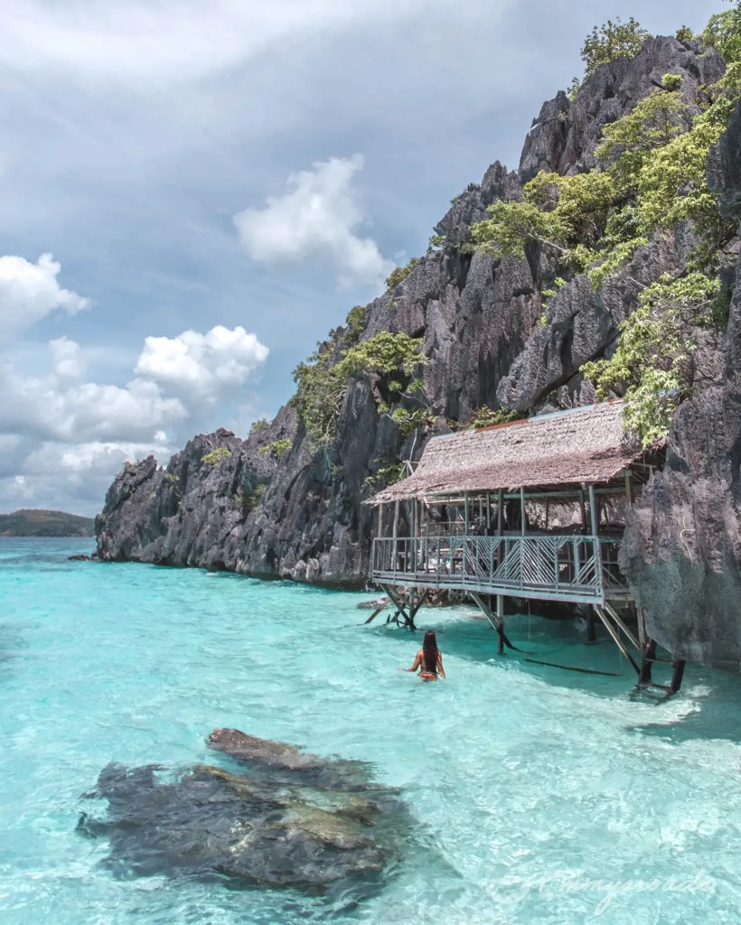 The clear water of Banul beach near Coron