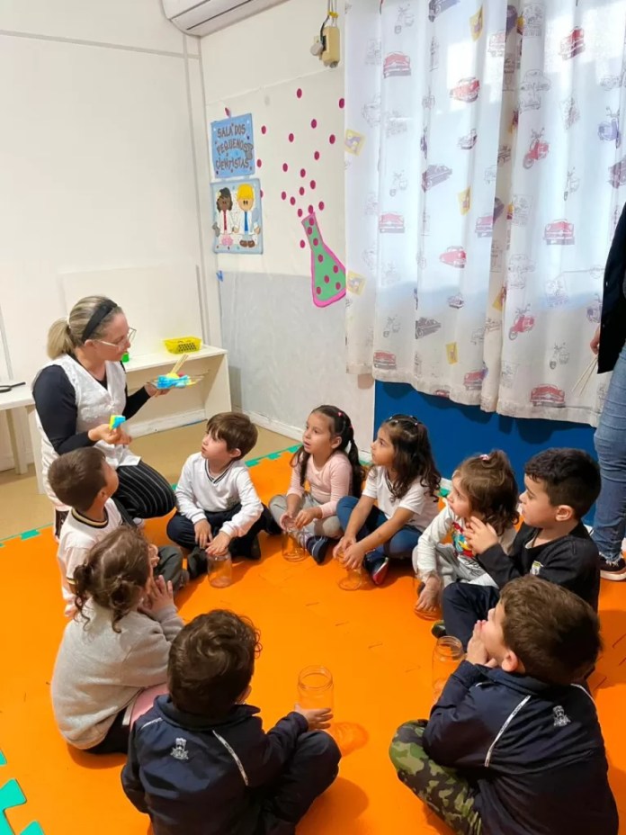 CMEI Antônio Russi Filho promove o Projeto Pequenos Cientistas para crianças do Maternal II 1 27efed22 eb73 457e 961a 3722800474a5 1