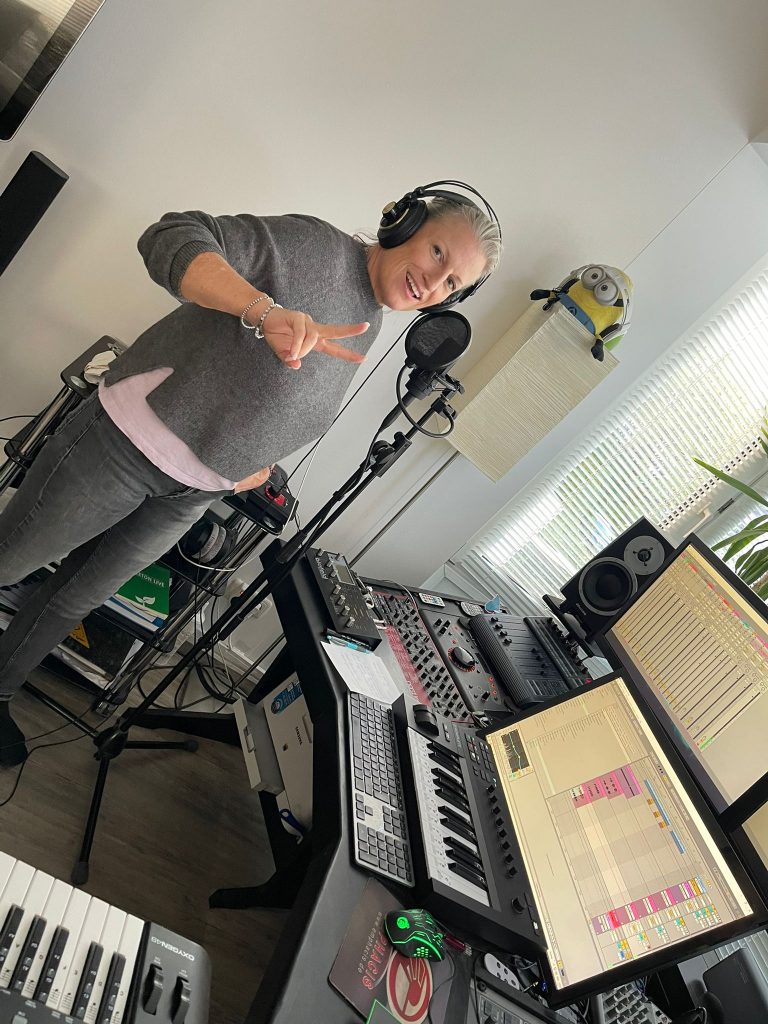 Cindy to emphacis Studio Speeking 2