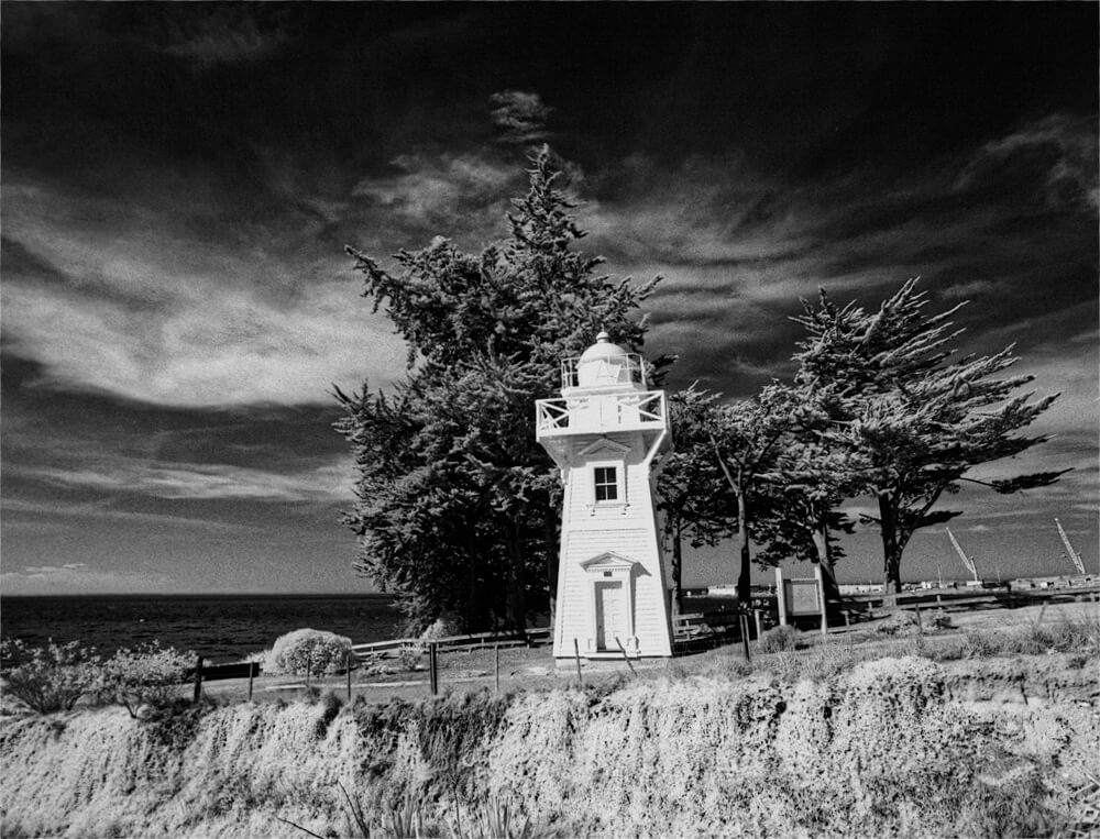 Lighthouse - Rollei Infrared 400 (+ R72 filter)