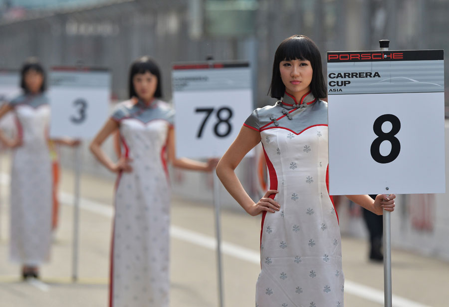 Grid Girls Line Up For A Support Race Formula 1 Photos
