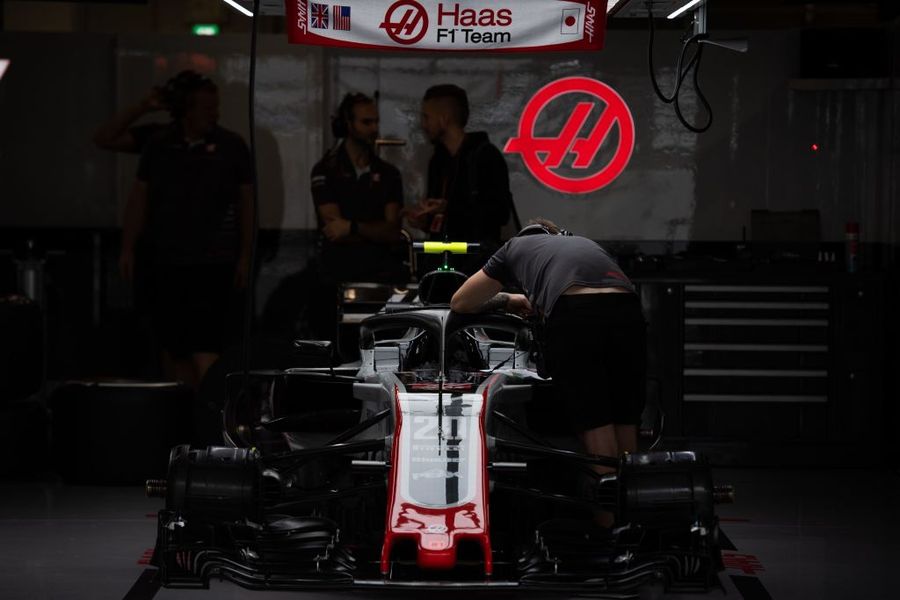 Haas F1 Mechanics Work On The Vf 18 Formula 1 Photos