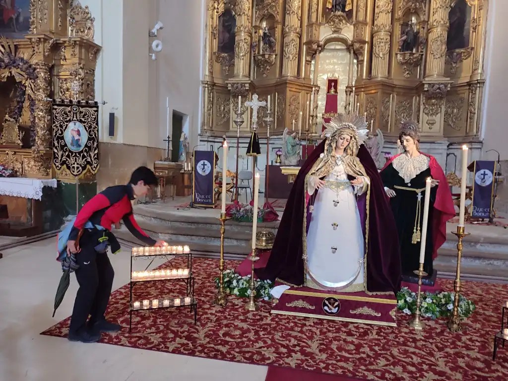 ceremonia de triduo religioso la Virgen