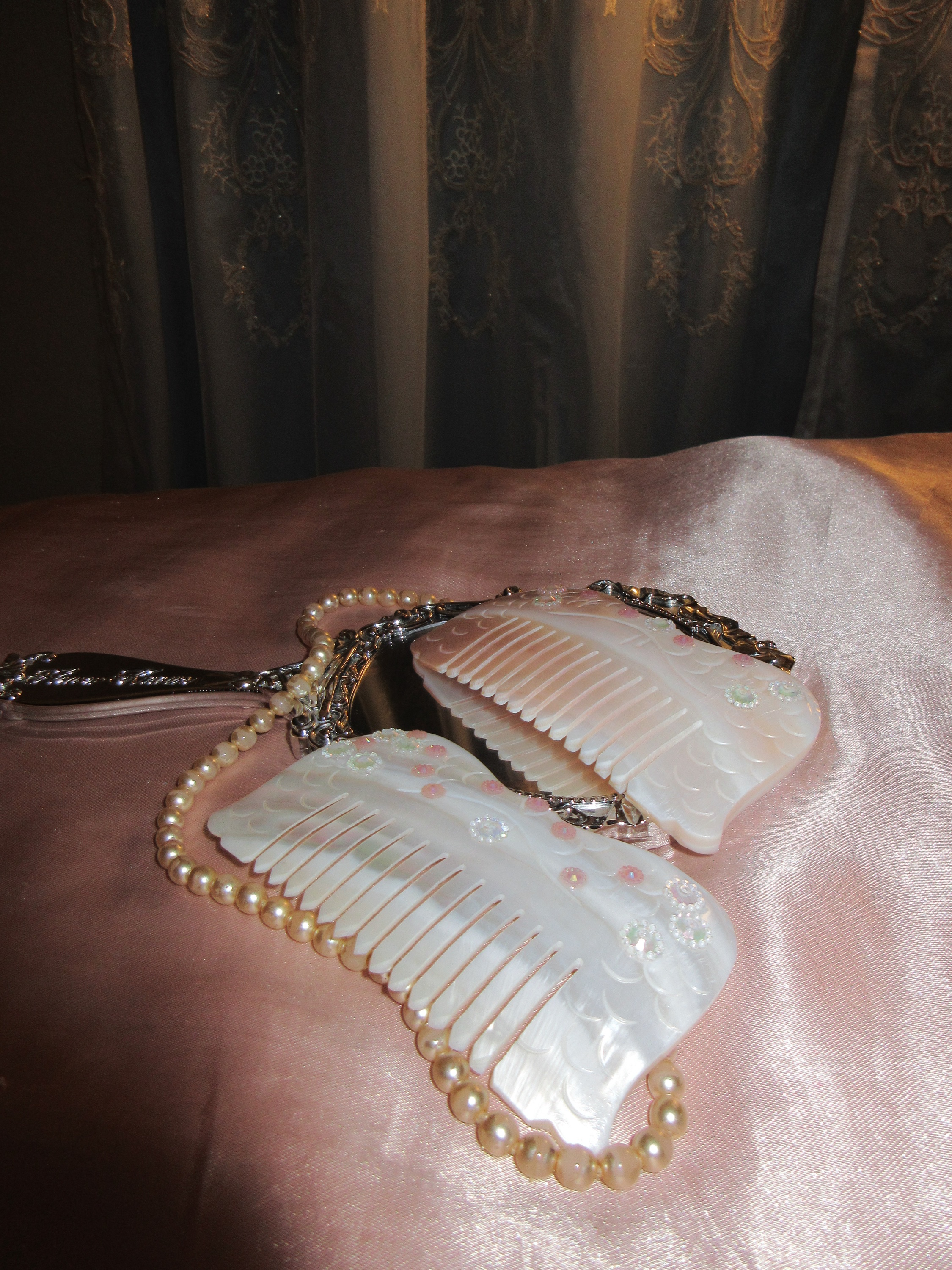 Aphrodite’s comb🪞🐚🧜🏻‍♀️