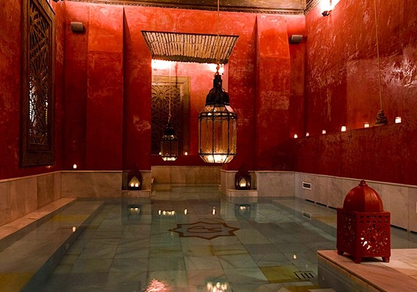 Hammam in red painted walls