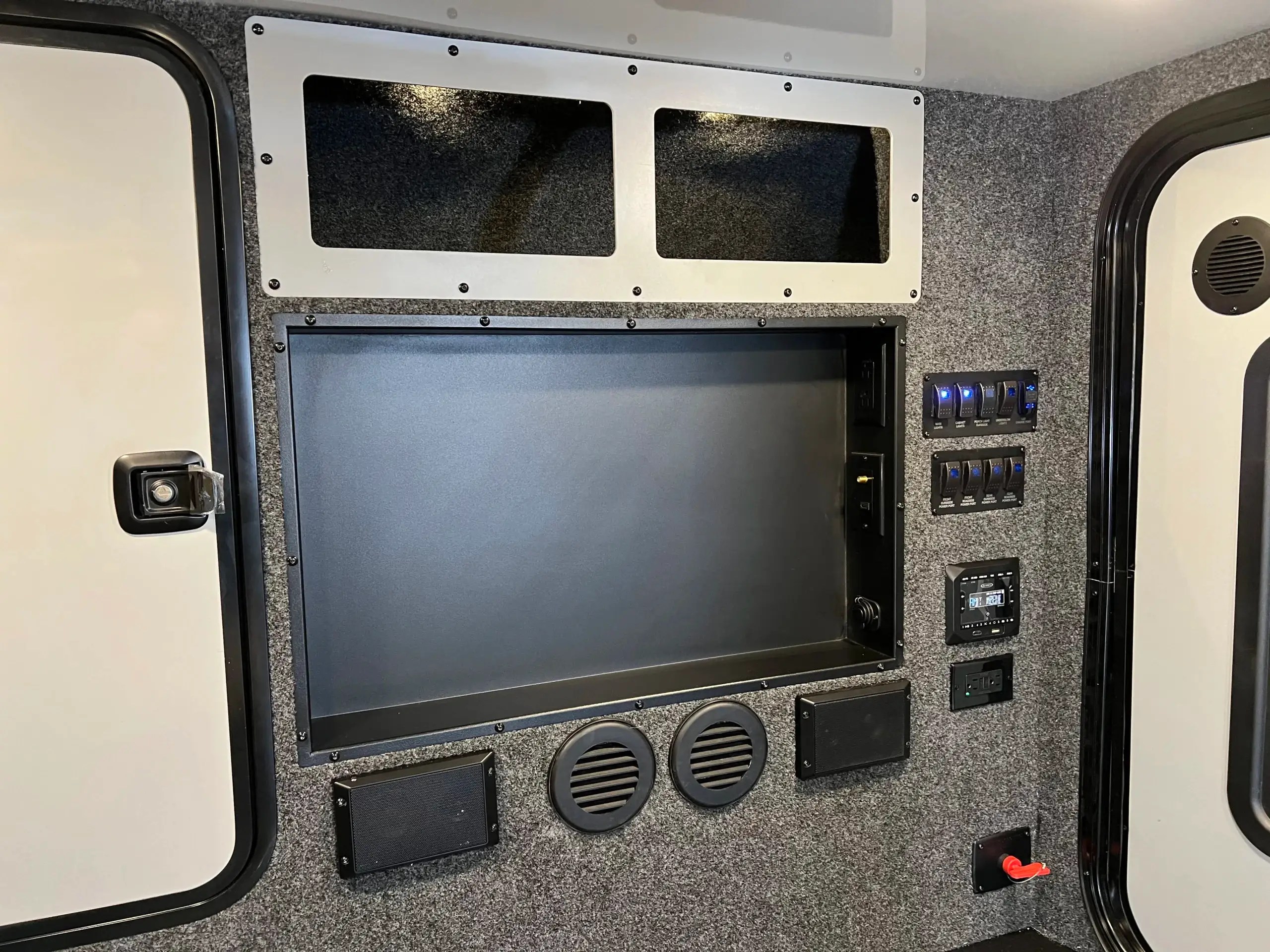 10MC Front Wall - Recessed TV Compartment
