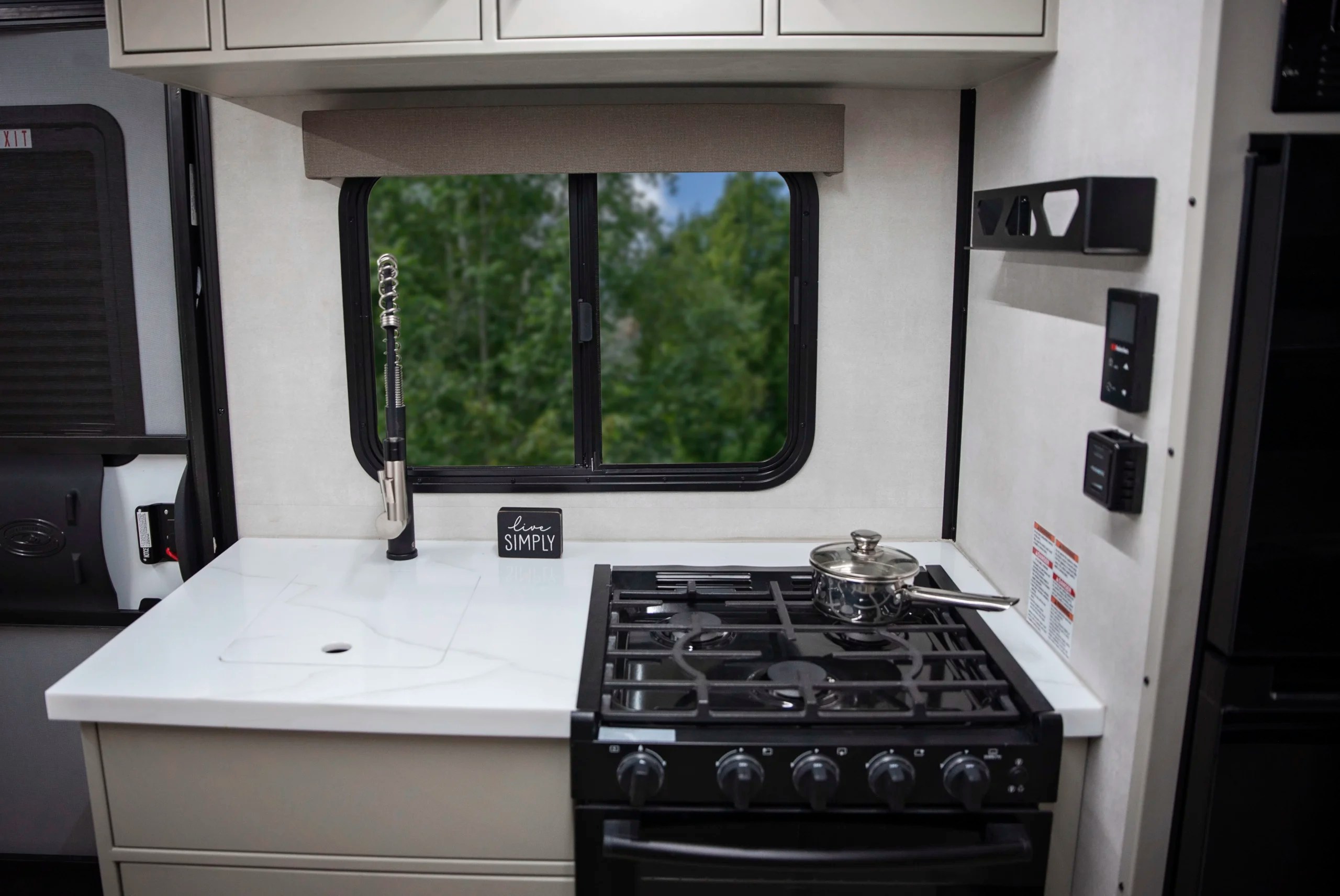 20BH Kitchen - 3 Burner Stove