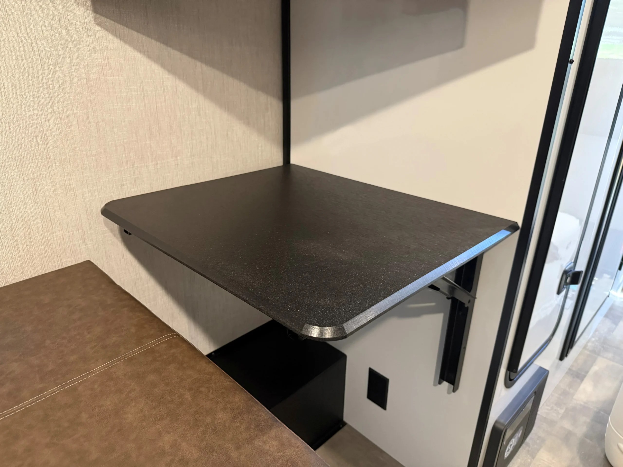 VENU 14TB Flip-Up Dinette Table