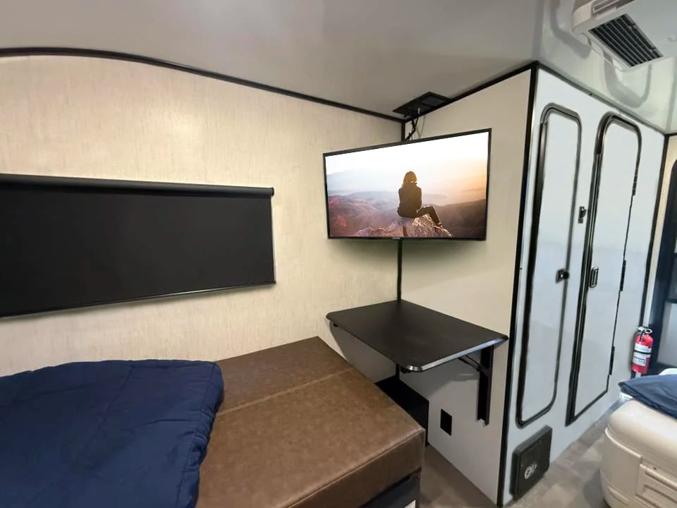 VENU 14TB 32" LED 12V TV