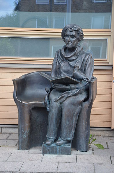 Hertha Hillfon’ s sculpture of Astrid Lindgren