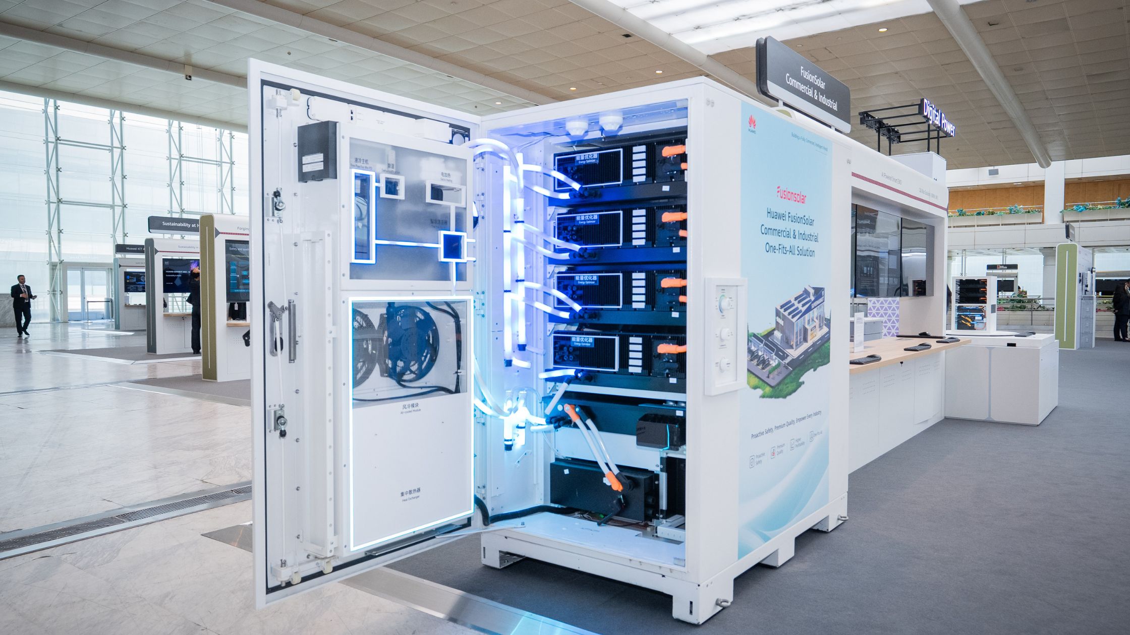 LUNA2000-215 ESS Sets a New Benchmark for C&I Energy Storage at
