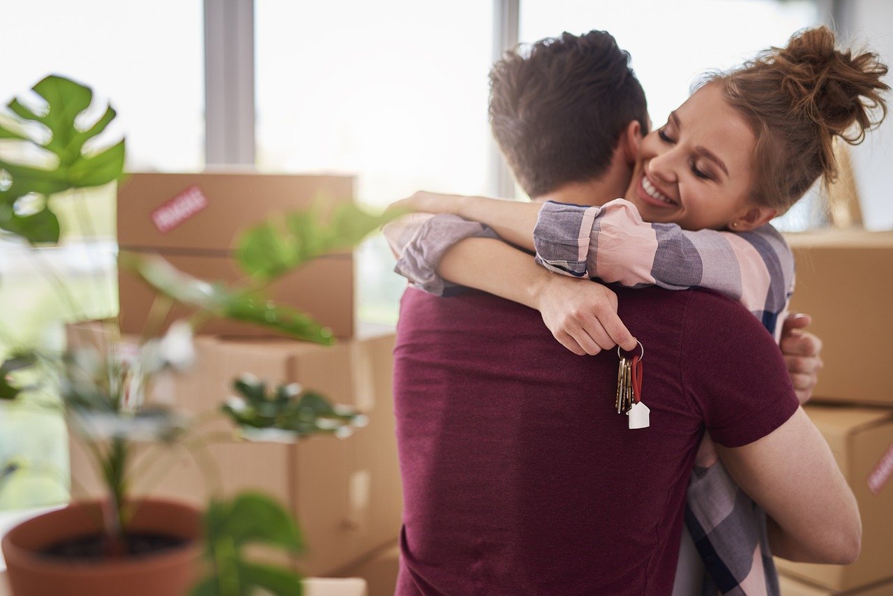 Moving soon? Don't stress! Follow these 10 essential steps to prepare for your move and make the process smooth and hassle-free.