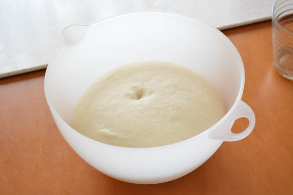 発酵後。指を突き刺したらこんな感じ