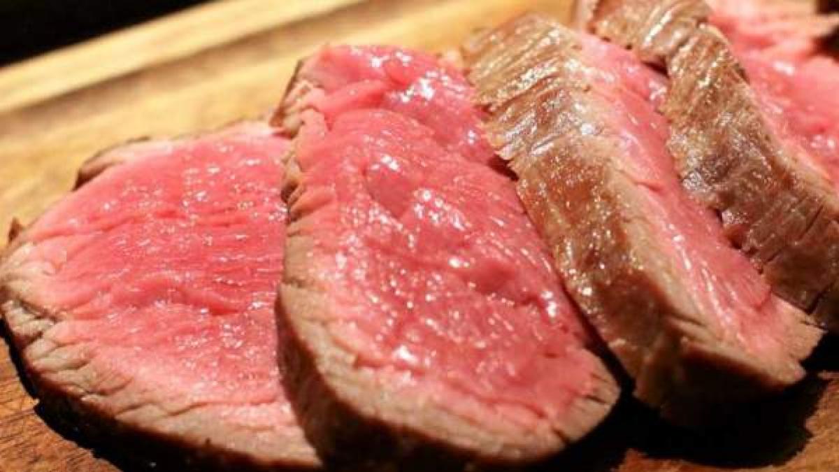 Los riesgos de comer carne cruda