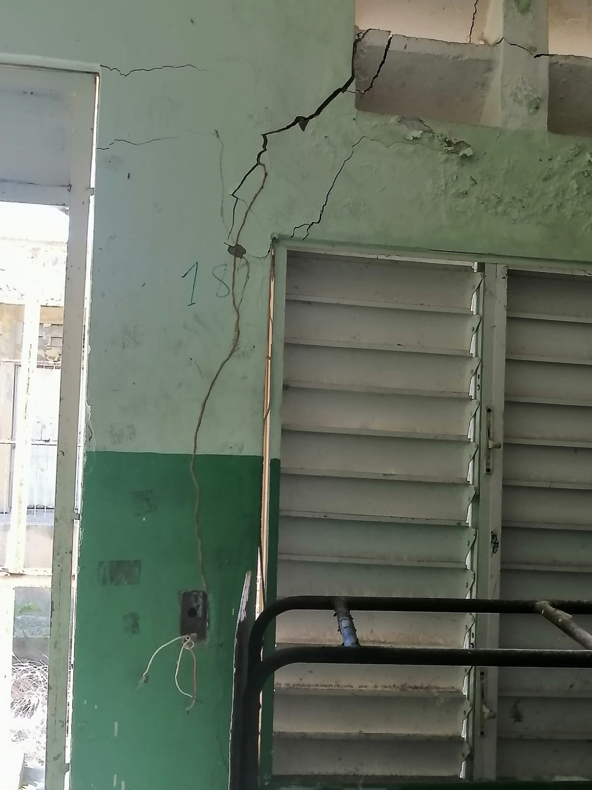 Columnas y Paredes Agrietadas