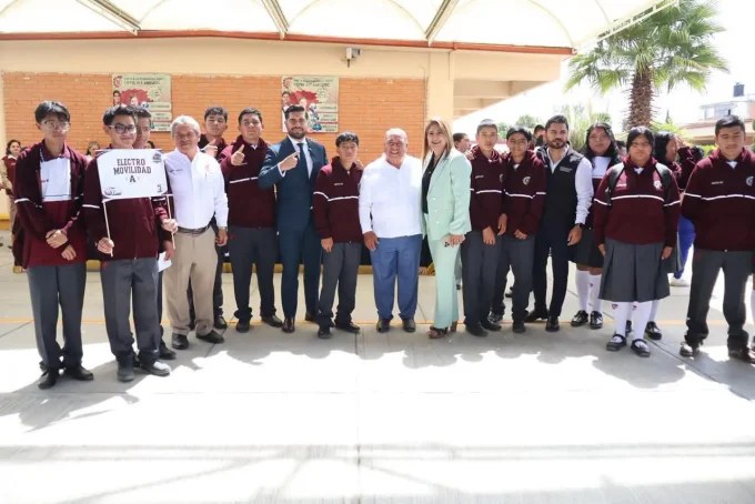 Presidente de Amozoc asiste al inicio del ciclo escolar 2026-2027
