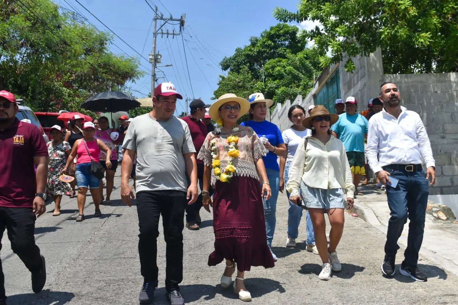 Esthela Damián recorre colonias de Acapulco para trazar ruta de desarrollo