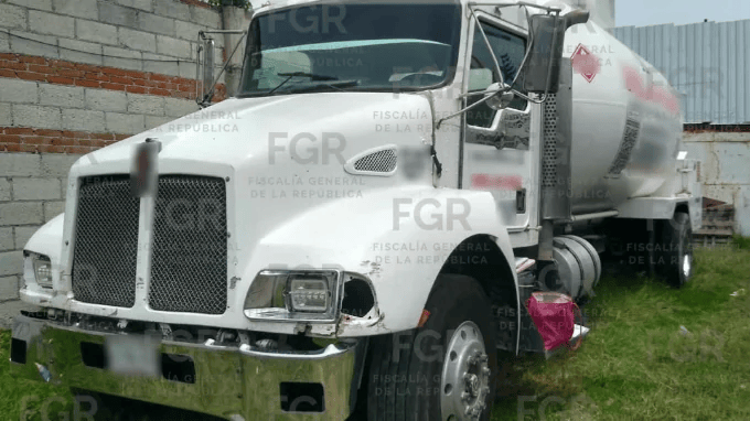 FGR asegura dos pipas y 47 litros de combustible en San Andrés Cholula