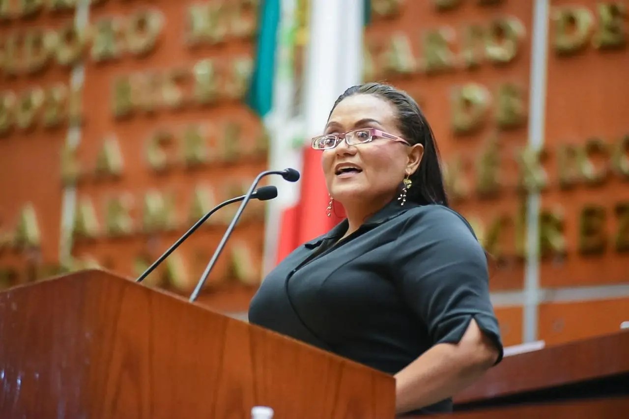 Marisol Bazán plantea reforma constitucional en Guerrero para exigen honradez