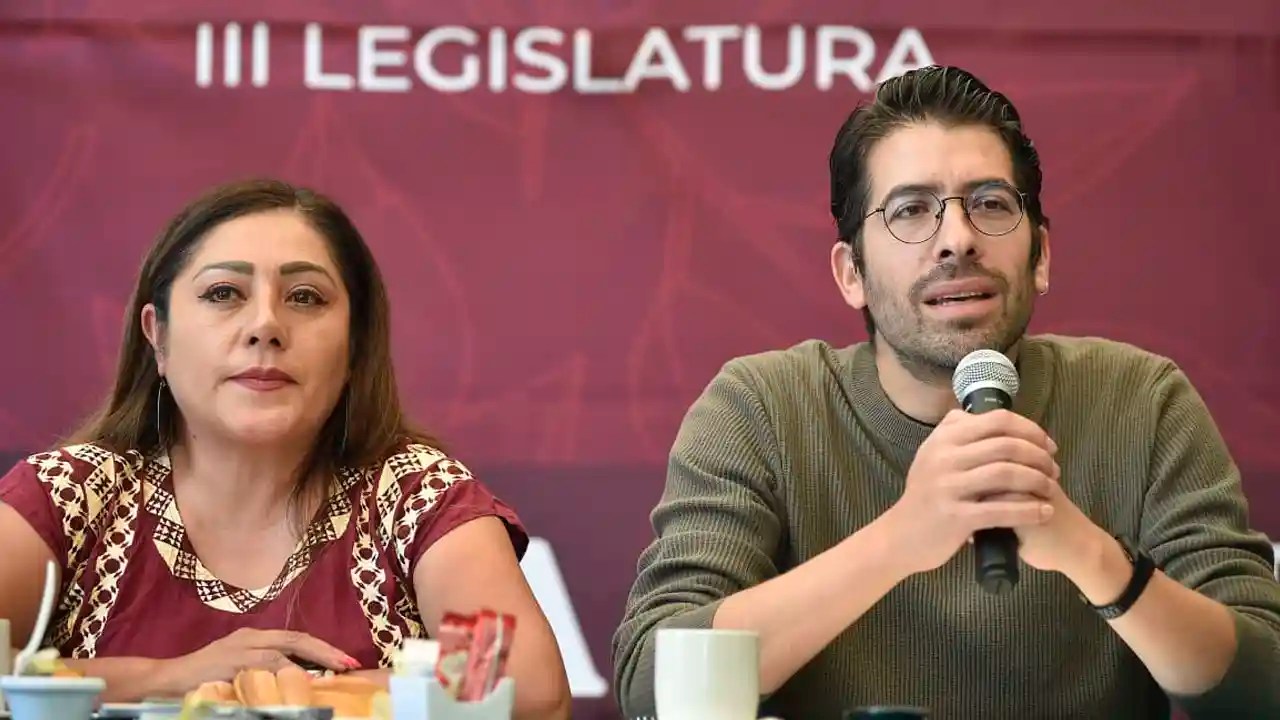 Bancada de Morena exige continuar debate sobre uso de IA en escuelas