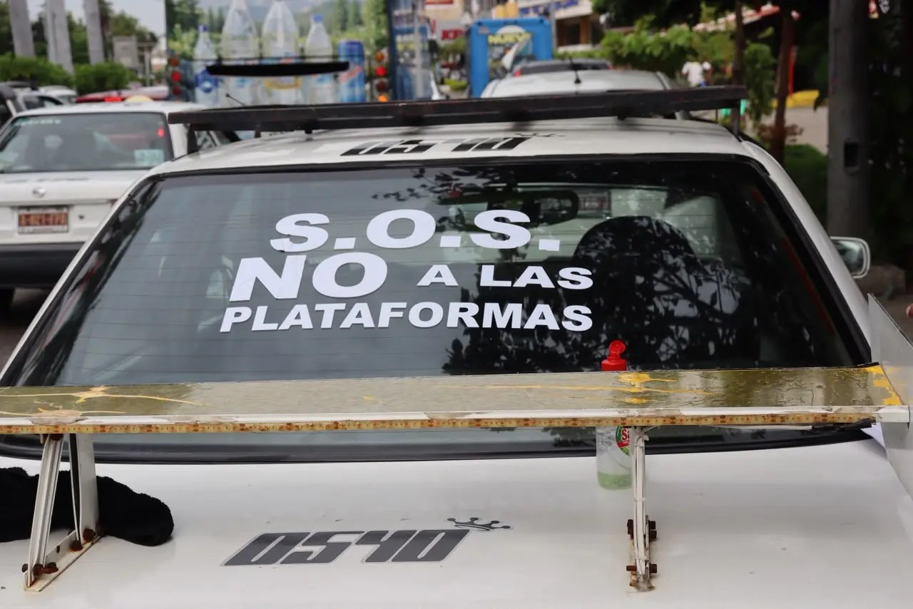 Transportistas de Guerrero exigen detener operación de apps digitales