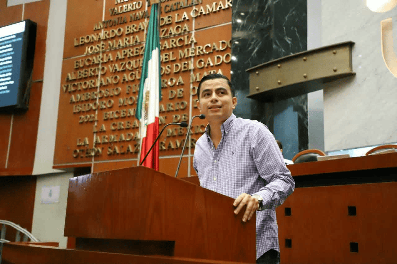 Diputado presenta iniciativa para regular el uso de celulares en escuelas