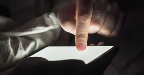 Proponen bloquear celulares en las cárceles bonaerenses para evitar delitos coordinados desde las unidades