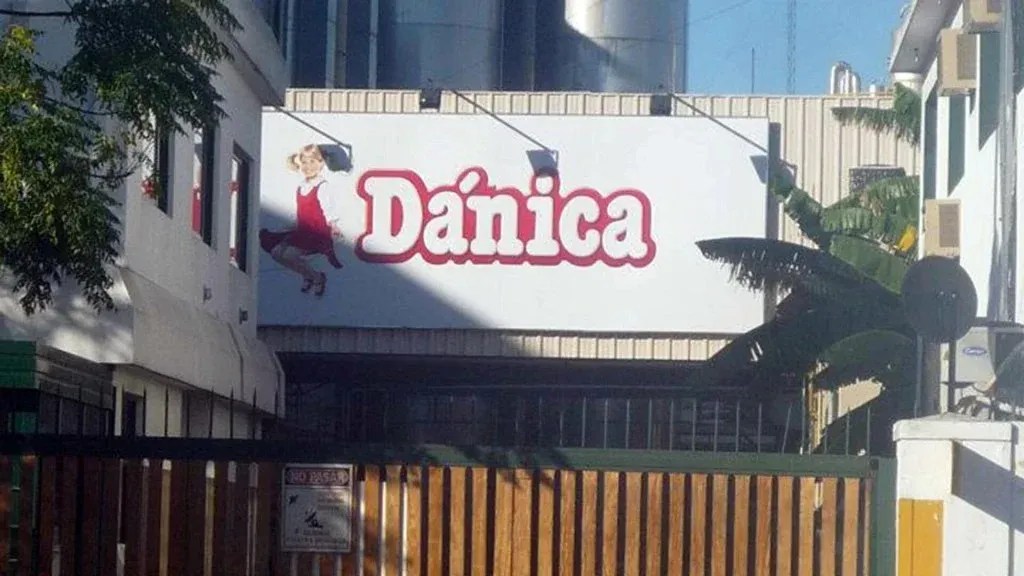 Dánica cierra tras casi 90 años de historia y los 30 empleados instalaron una carpa