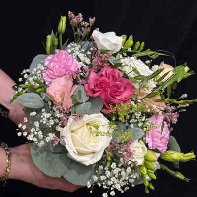 composition rose fleurs