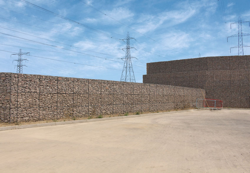 Freestanding gabion wall