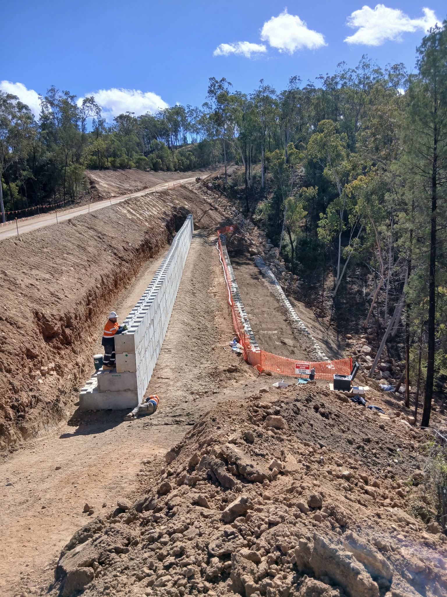 interlocking retaining wall blocks installation