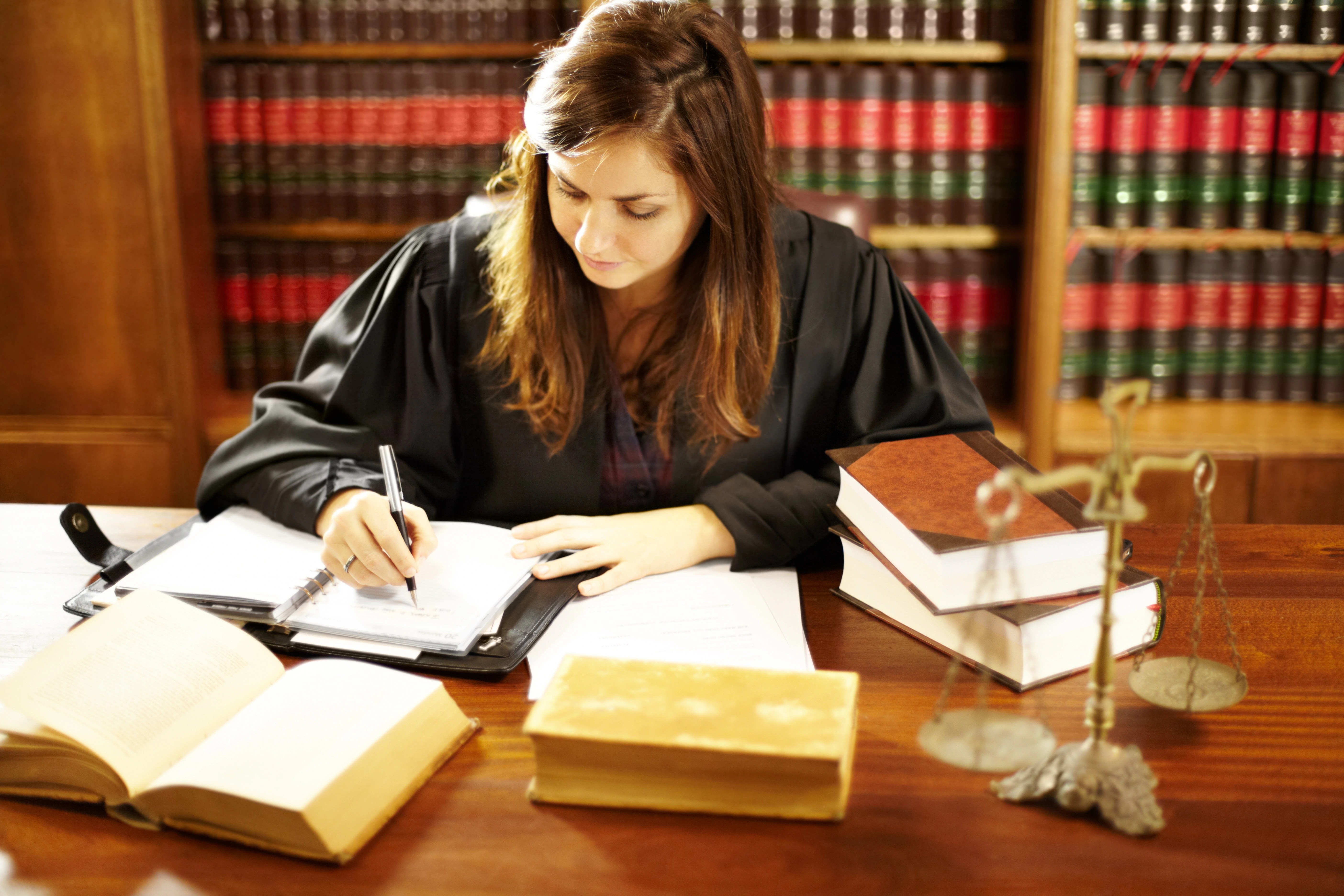 foto-referente-graduação-em-direito