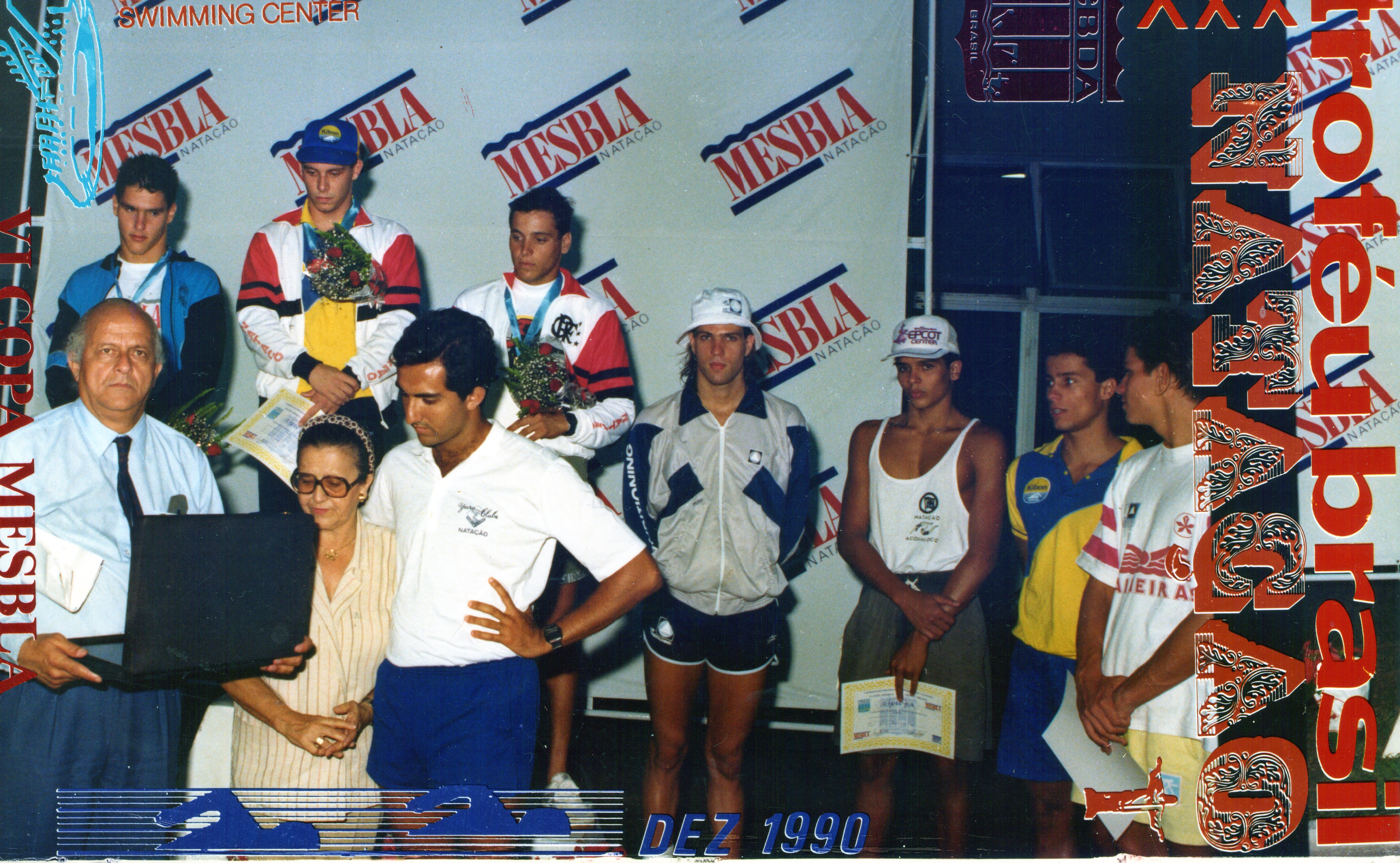 Olha a cara de bravo, por que será? A vida não é um 200 Peito, Renato!