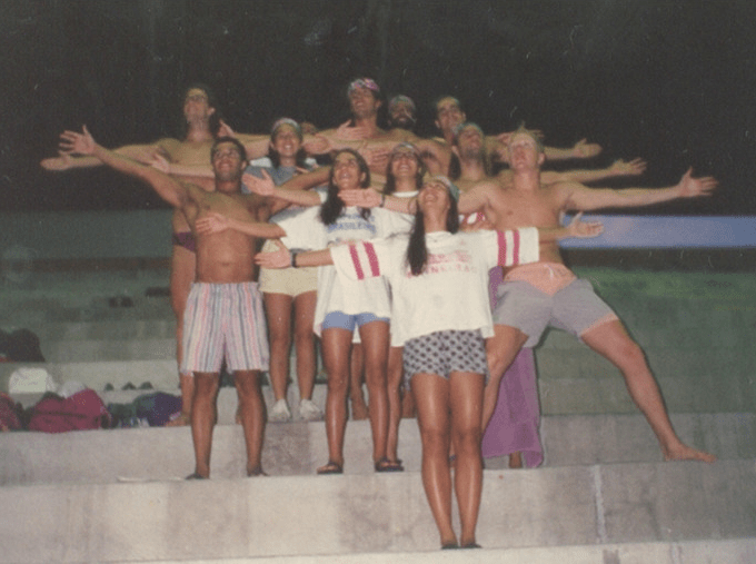 Imitando o Corcovado para comemorar a boa participação no TB (1994).