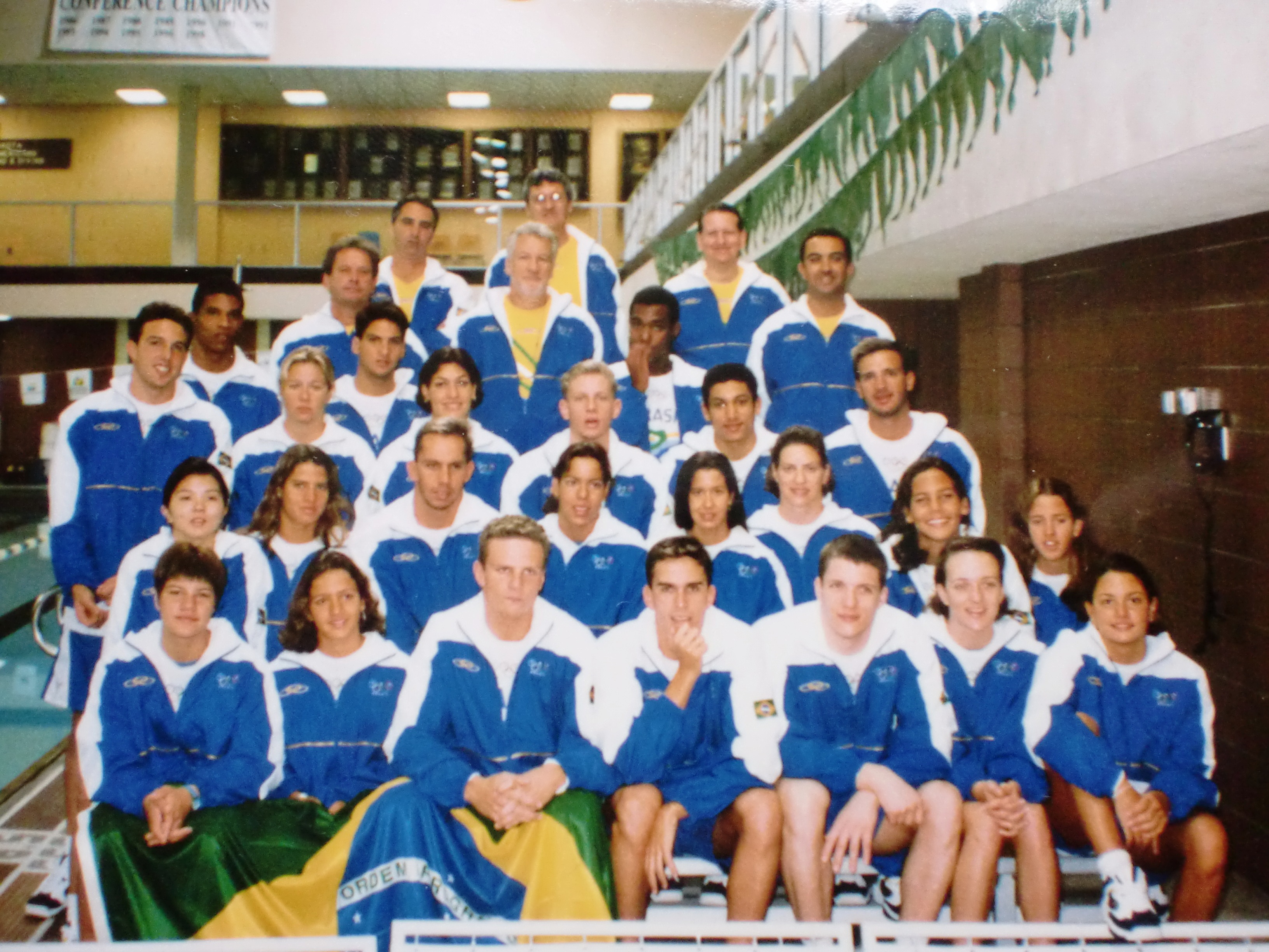 Foto oficial na piscina da competição.
