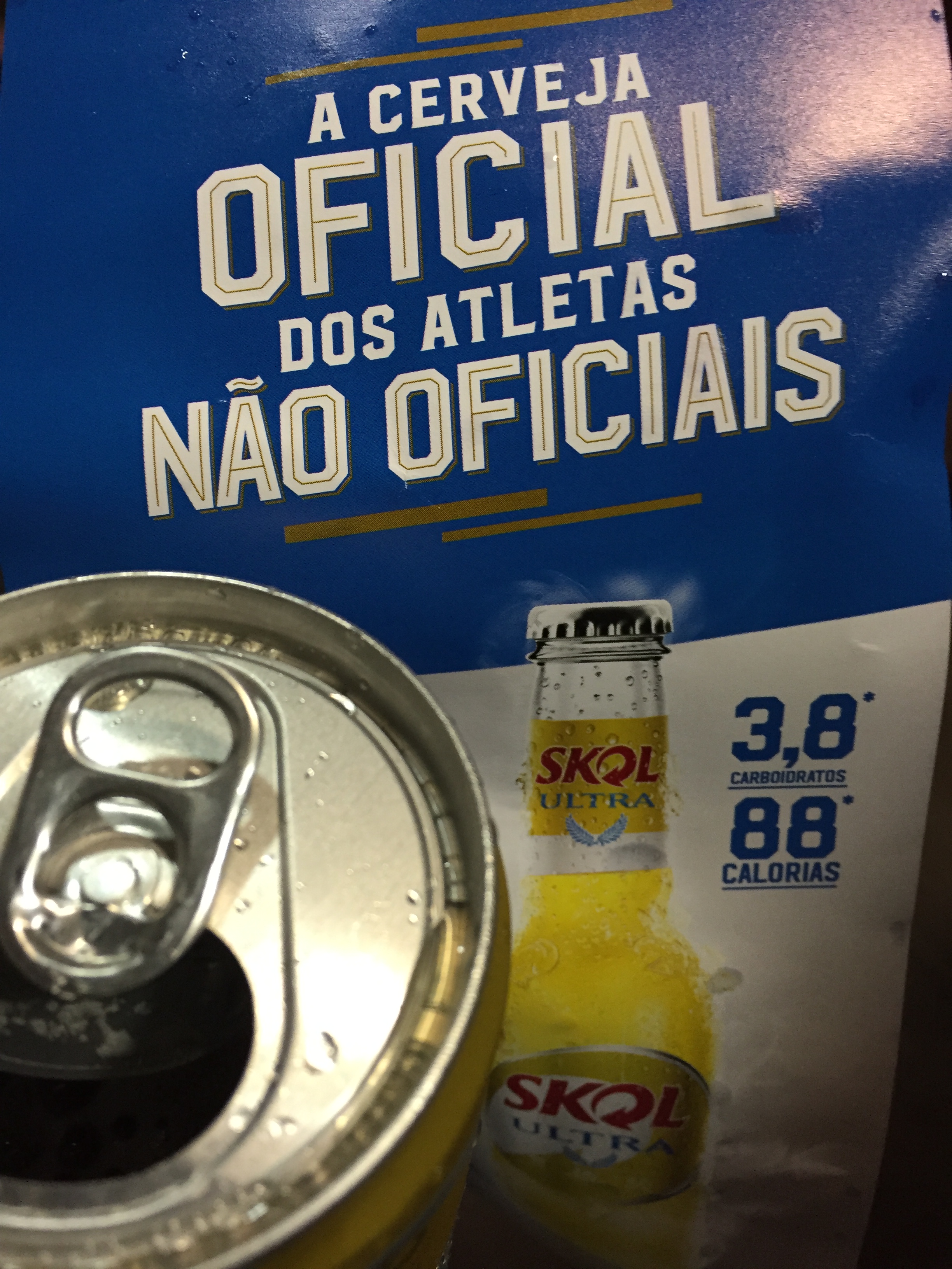 Esse lance de cerveja para hidratar atletas pode dar um post...